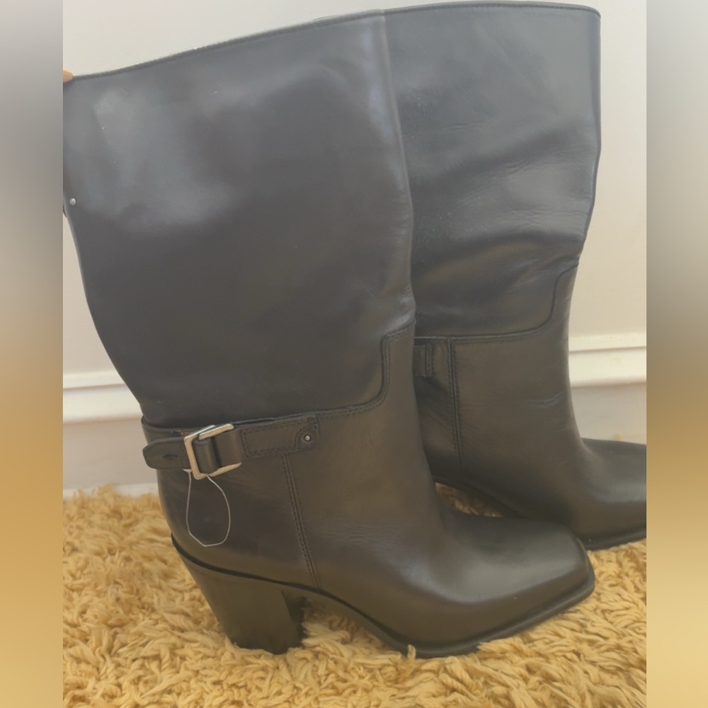 Elegant Black Leather Boots